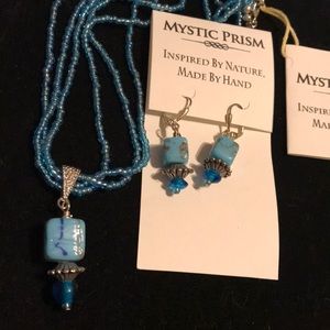 Jewelry set with earrings and necklace. HANDMADE